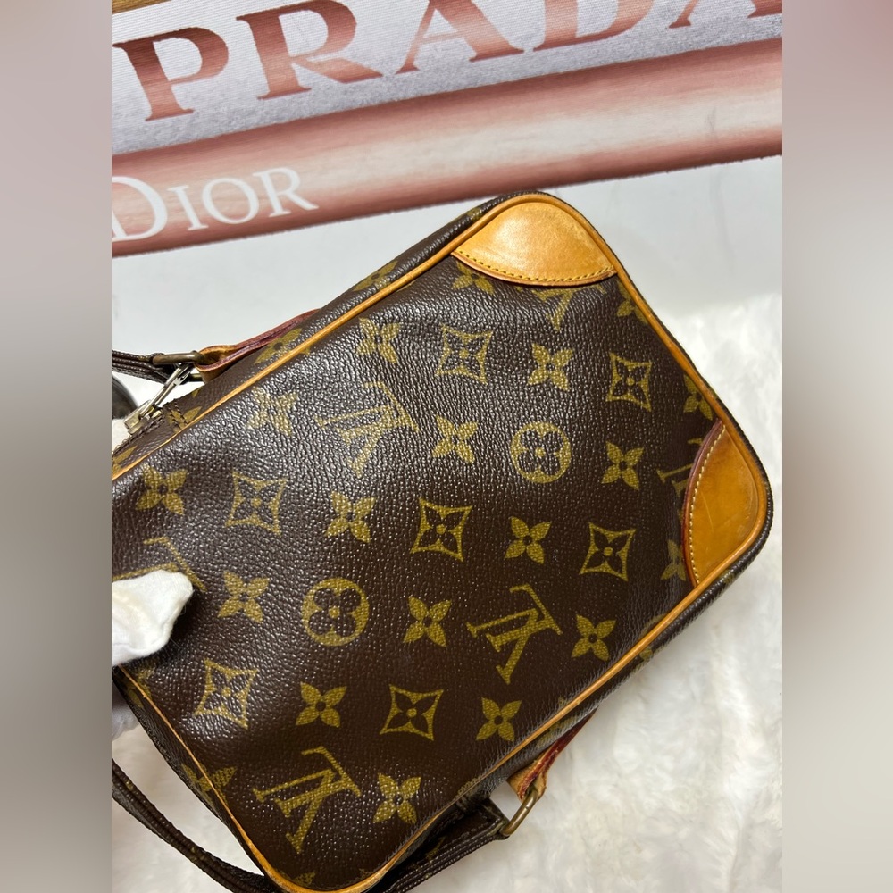 Authentic Vintage Louis Vuitton Monogram Crossbody Bag - Picture 8 of 12